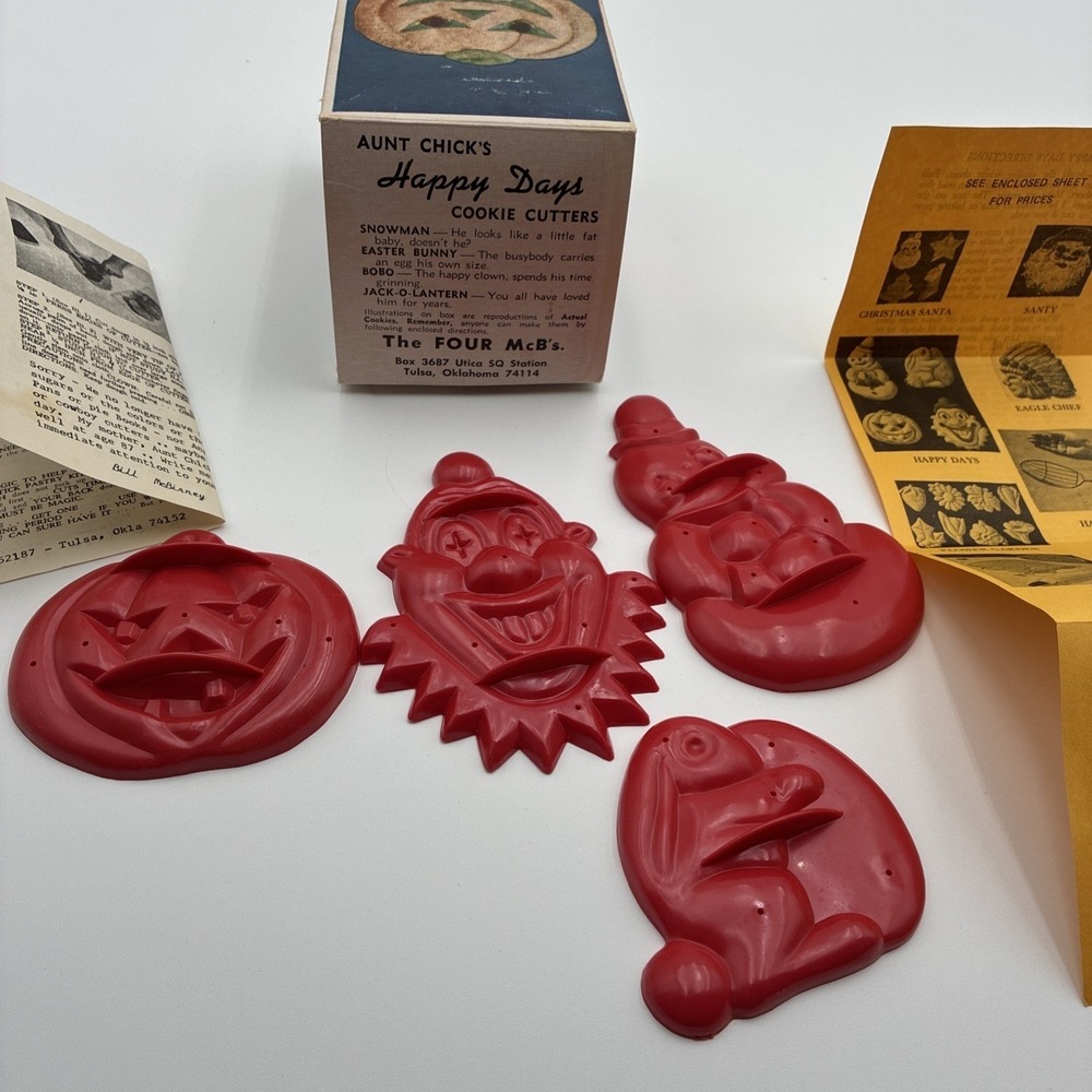 Vintage Aunt Chick's Happy Days Cookie Cutters Set Red Plastic Box Instructions